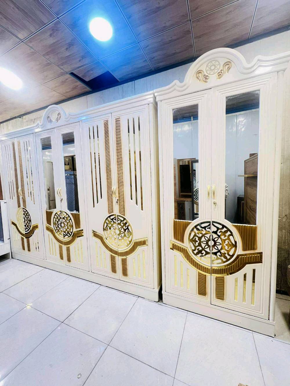 غرفة. عراقي.  تصميم تركي. كوالتي عالي تحفة فنية. ٦ابواب كولش. فخمة شغل. ثكيل. مليون و250. واصل. كول.  مناطق بغداد