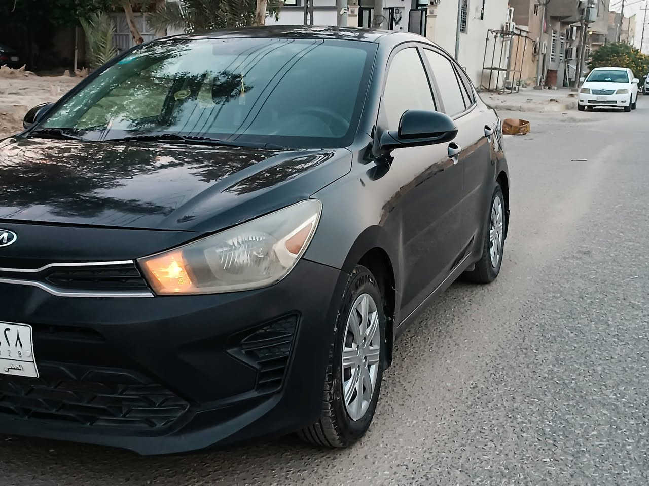 للبيع: كيا ريو وارد أمريكي موديل 2021
• اللون: أسود
 • المحرك: 1600 دُوش
 • ناقل الحركة: أوتوماتيك
 • الحالة:
 • حادث بسيط جدًا، البجم كبس.
 • الضرر فقط جاملغ جهة السايق.
 • بيها بداية القمارة مصبوغة بسبب شخوط من طلعوها من الحاوية.
المواصفات تبريد وتدفئة وشاشة كبيره وتحكمات ستيرن 
 • صور السونار موجودة.
 • باقي السيارة كفالة.
 • الرقم: معوقين
 • المكان: كربلاء
 • السعر: 108 وبيها مجال بسيط

📞 للاستفسار
***********
