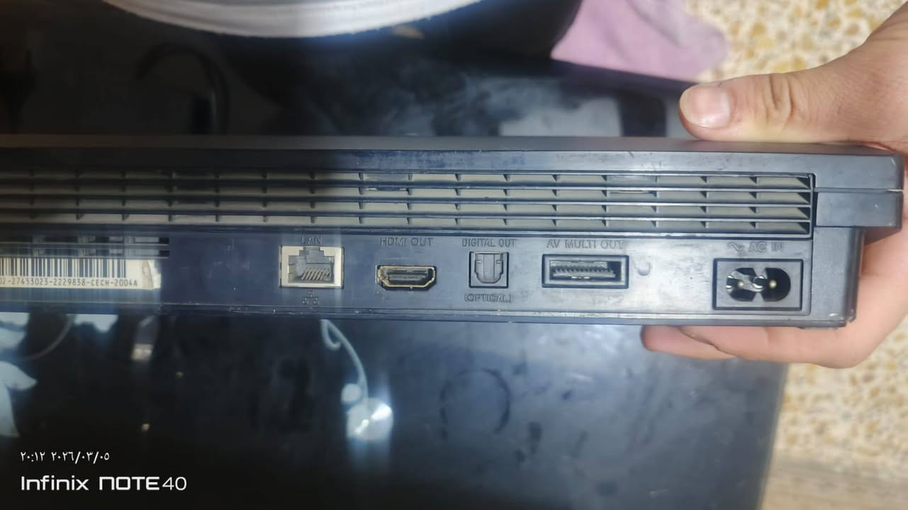 السلام عليكم بلي 3 سلم للبيع كامل ملحقاته هارد SSD/HDD"2.5 بي 50لعبه وداخل البلي 8العاب وياا جوستك وحده نضافه 90% السعرر 135 والتوصيل 5الاف لجميع المحافضات 
للستفسار *********** واتساب
