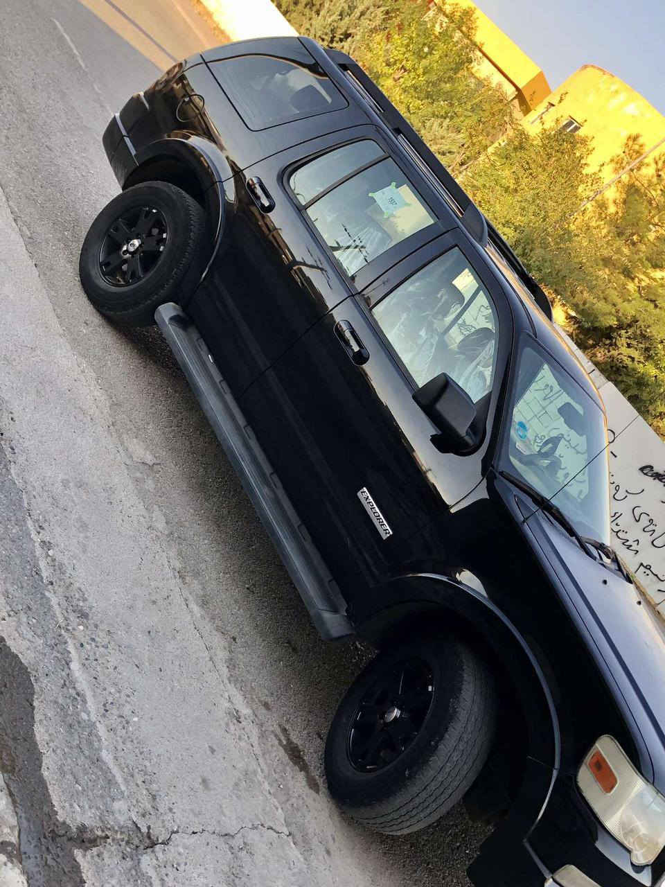 فۆرد اکسپلۆرە  2008شەریکە نیڤایە
کامل مواسەفات  بەس سڵایت و  بەسمە نییە

سیارەکە زۆر خاوین ماوەتەوە  هیچ سبوغو لێدرانی نییە
180هەزار  ڕۆیشتووە  
سەنەوی تازە بەسەر چووە  بەشەرتی تەعویل 
گێڕو مەکینەی  نەکراوەتەوە بەشەرت
ناونیشان   قەڵادزە  
0750 1145623 بشدار, السليمانية
