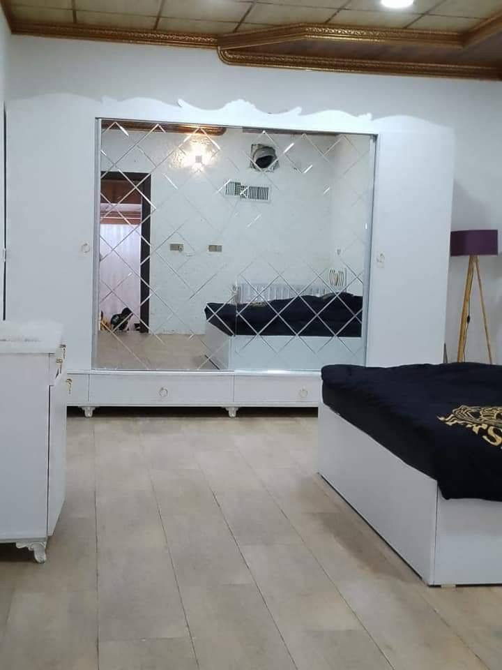 بيت للايجار مكون من غرفتين نوم غرفه ارضي وغرفه طابق ثاني + استقبال ضيوف + مطبخ + صحيات 2
المكان حي الضباط قرب مدرسه اخلدون الاستفسار الاتصال *********** او وات ساب 
بيت للايجار مكون من غرفتين نوم غرفه ارضي وغرفه طابق ثاني + استقبال ضيوف + مطبخ + صحيات 2

