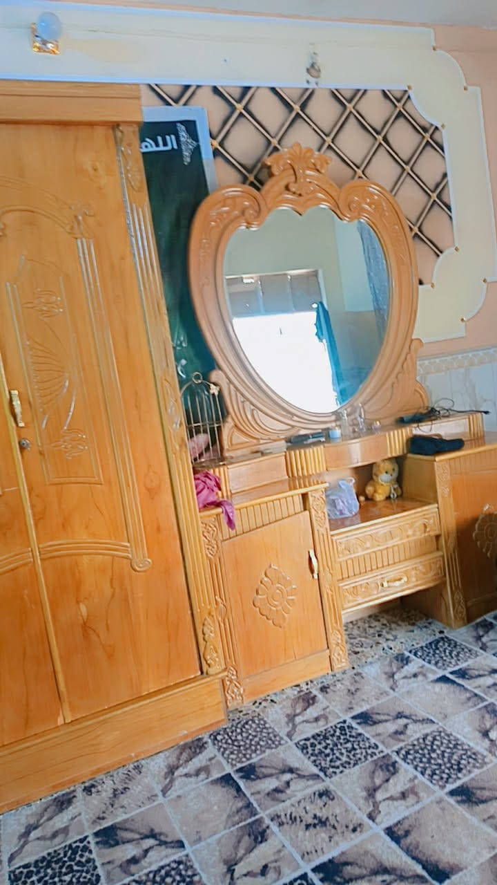 غرفة نوم  مستعمله سعر 900وبيها مجال بغداد  حي طارق شارع المدارس للاستفسار اتصل على الرقم ***********
