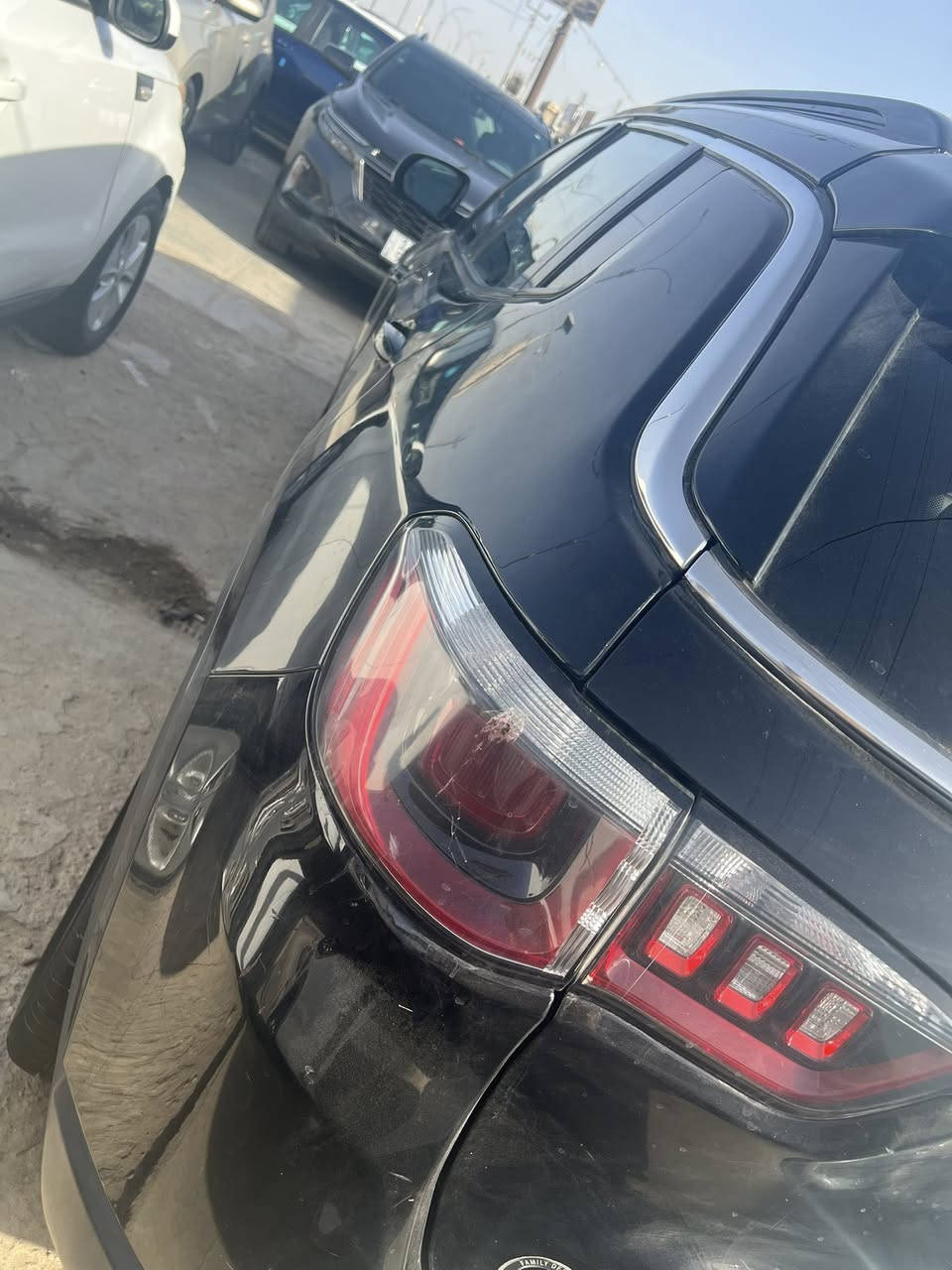 جيب كومبارس ١٨
مكينه ٢٤٠٠ 
مكينه توه مشدوده 
كير مكينه تبريد كفاله 
حادثه جاملغ وبنيد وباب وره الصدر اثر دراجه بالعراق انصبغ نصه 
وسعرهه ١١٥ وبيه مجال
تفاصيل اكثر الاتصال ***********
