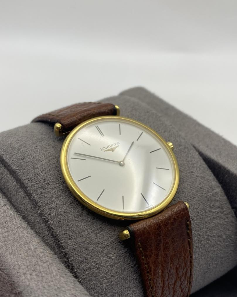 LONGINES 
La Grande
كوارتز 
قطر ٣٣ 
نظافة جيدة 
سير مُستبدل بوك بلادي 
تعمل بكفاءة عالية 
#longines #Longines #longinesvintage #swisswatch


**إذا كنت صاحب هذا الإعلان وتريد حذفه لأي سبب، رجاءا أرسل رسالة إلى الدعم الفني**
