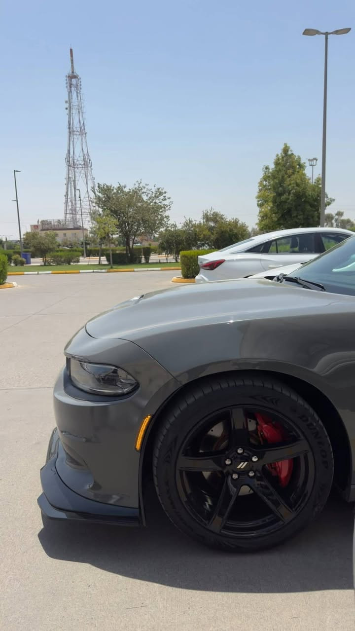 جارجر 18 خليجي وكالة هارلم كفالة عامة
ماشية 130 الف
فول لمتد السيارة
سيارة محدثة دايتونا
وغراضهة موجودة
مصروف عليهة هواية
غرفة دايتونا سعرهة 1000 دولار
بنيد اصلي ودعاميات 
 شوتة رياضي سعرهة 500 دولار
دركة RPM سعرهة 400 دولار
ويل رياضي 20
ادامة منضومة البانزين وسيرفز عام وصدر جديد
منضومة زنون
سبايدر رياضي
مازدات 2023
السعر 270
***********
بغداد السيدية
