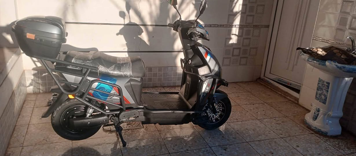 السلام عليكم  
دراجة شحن نوع (الماسة) 
دراجة نظيفة مستخدمة شي قليل 
بطاريات عالفحص 
كهربائيات كلهة شغالة 
مكاني حي الشهداء 
سعرهة 650وبيهة مجال 
***********
