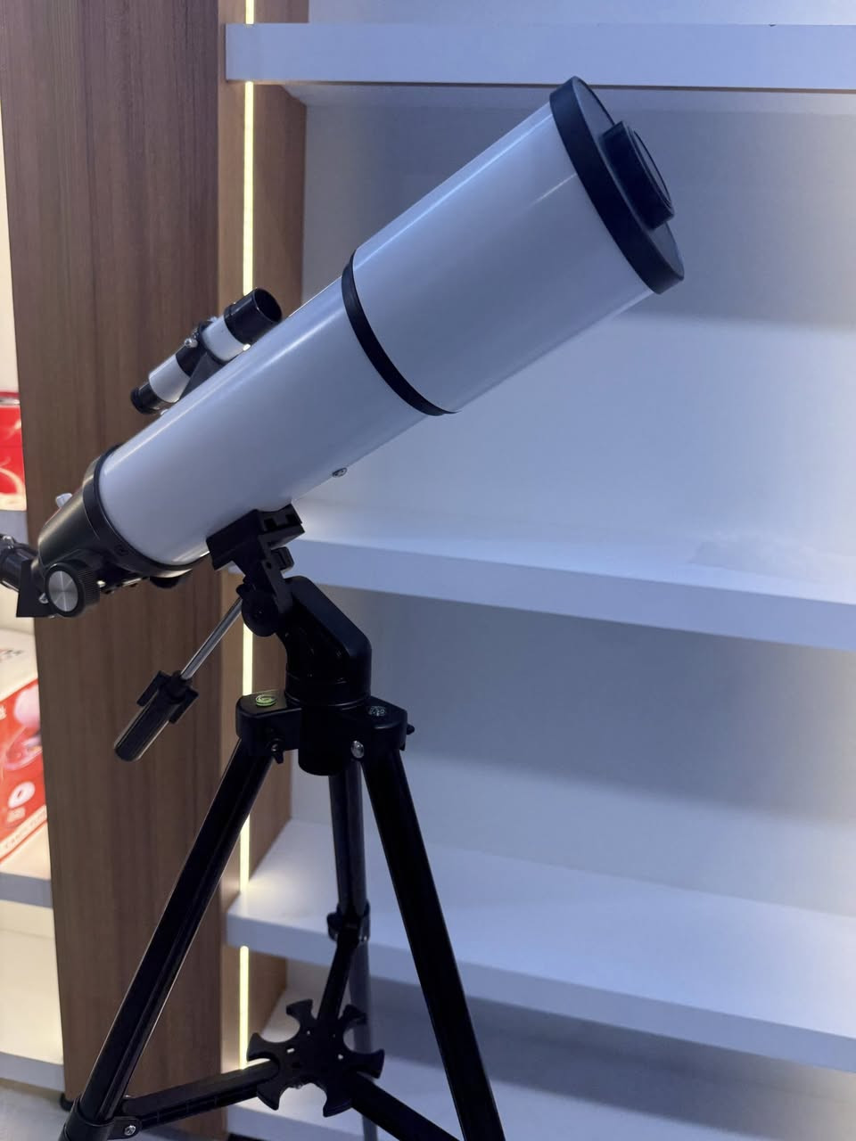 تلسكوب جديد ما مستعمل هو ملحقاته كامل ابيعا يل يريده يدخل خاص وتساب ***********
