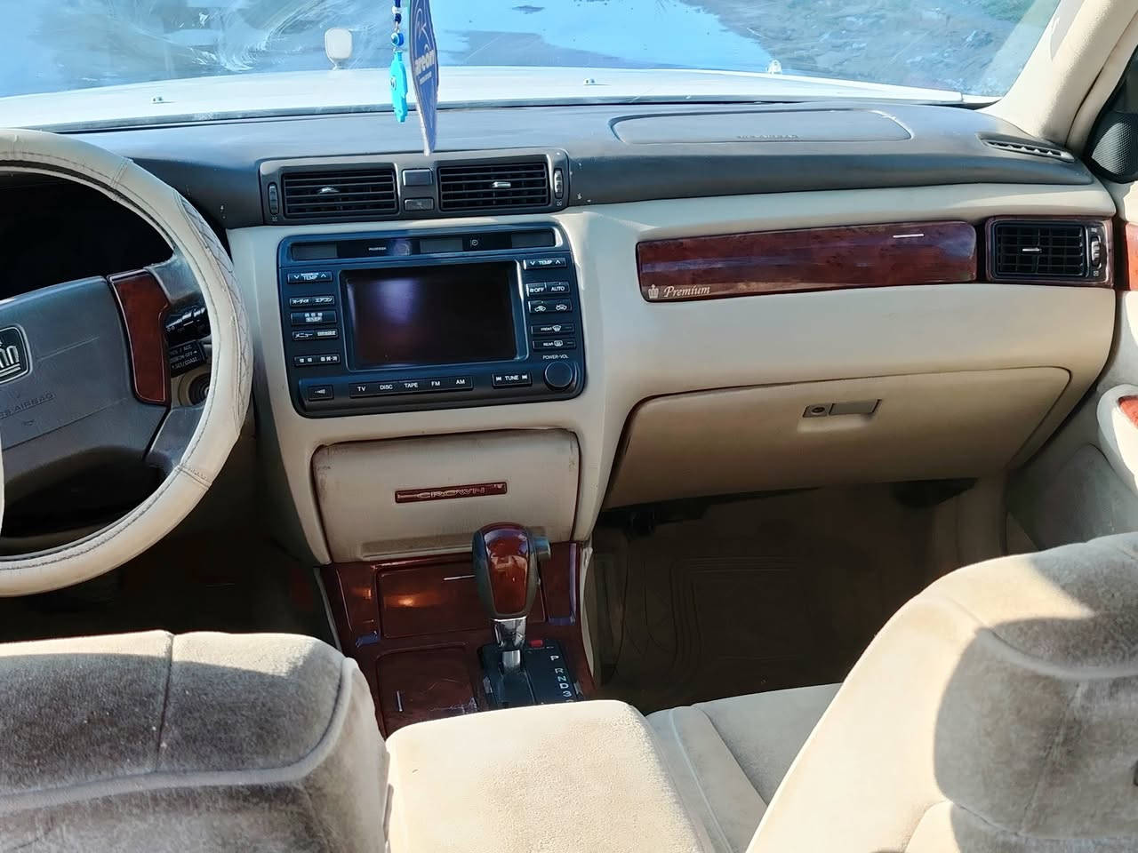 سلام عليكم سياره جنون دوات كصه جنطه محرك ديفور كشنات كهربائيّ لجبير كرستال اصل تلث دكم برده خلفيه متوم طبق اصل رقم شمالي لايت زنون سعر 34وبيه مجال مكانك الناصريه الشطره رقم الهاتف ***********
