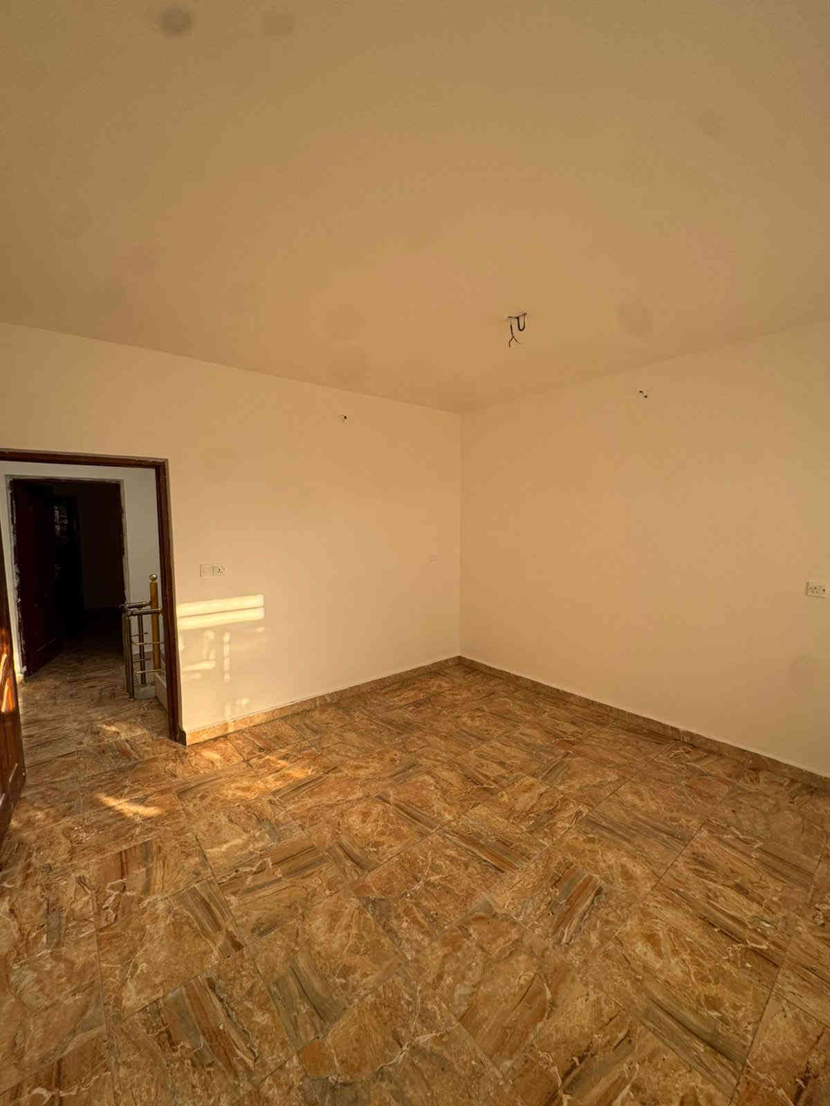 للأيجار__في__السيدية
دار سكني للمساحة 80م

يحتوي ع ثلاث غرف نوم وصالة ومطبخ وخدمات

السعر 800 الف قفل

الموقع مربع جواد الرومي

للاستفسار:***********

مكتب الفهد الهندسي للأستثمار العقاري
