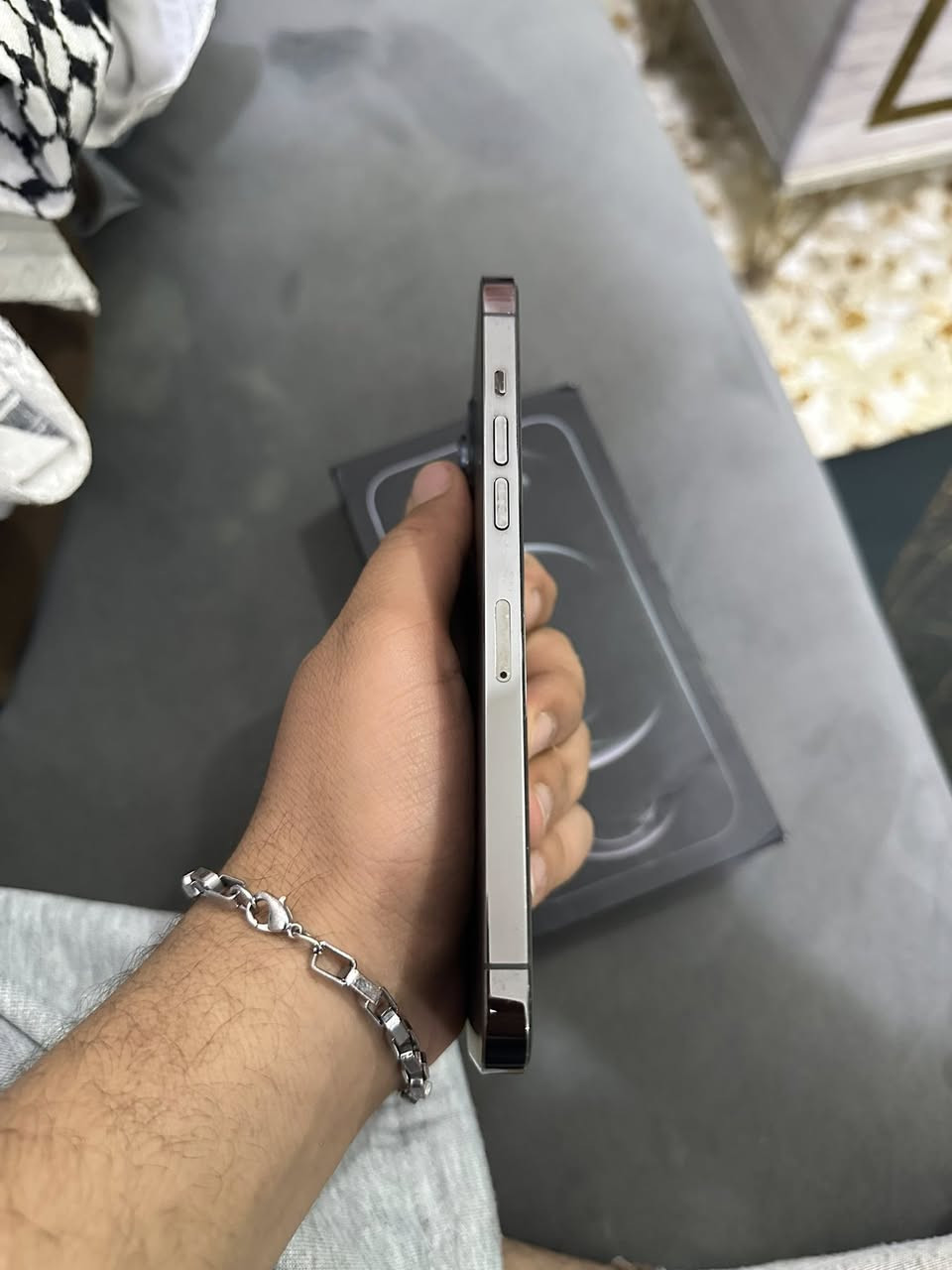 السلام عليكم ايفون 12 برو ماكس ذاكره 256 بطاريه 74  مامفتوح امريكي السعر 525 وبي مجال قليل ***********
