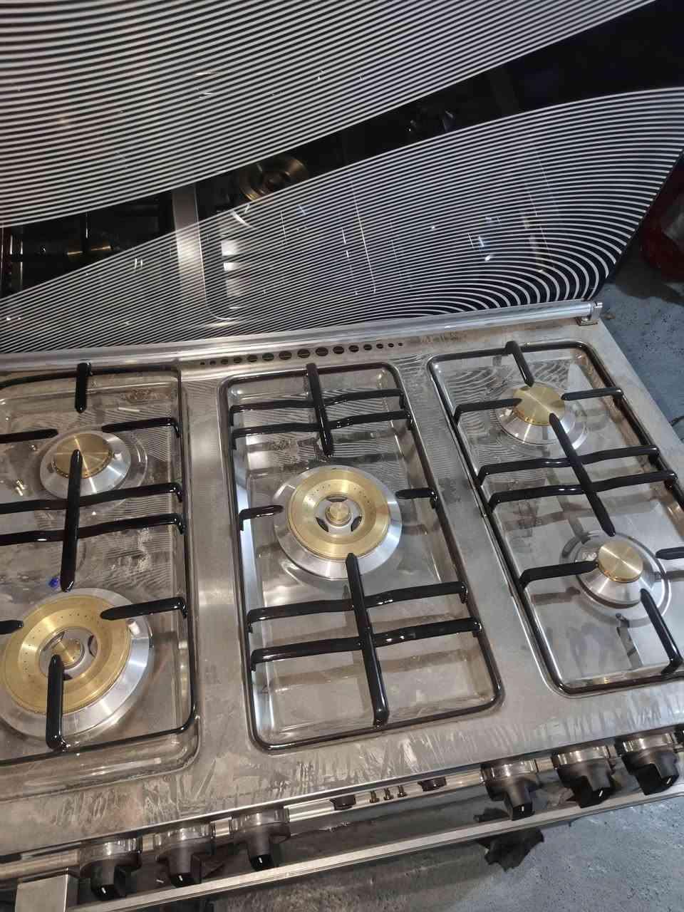 🔥 للبيع طباخ HADIKIA 5 عيون - جديد 🔥
المواصفات:
- 5 شعلات غاز + فرن + شواية
- شاشة ديجتال وتايمر
- غطاء زجاج حراري وستيل كامل
- جديد بالكارتون ما مستعمل نهائياً

السعر: 800,000 دينار قابل للتفاوض البسيط
اخر سعر: 750,000

المكان: المحمودية - بغداد
للتواصل ***********

ملاحظة: سعره بالمحلات مليون و150 الف
