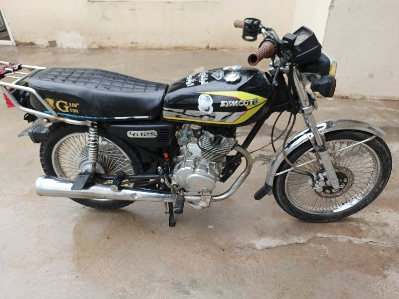 السلام عليكم موتور للبيع 4 قير موديل 23 مكينه كبس.390 الف ***********
