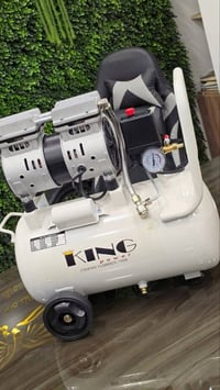 ٣٠لتر • بدون زيت • ١٣٨٠ واط