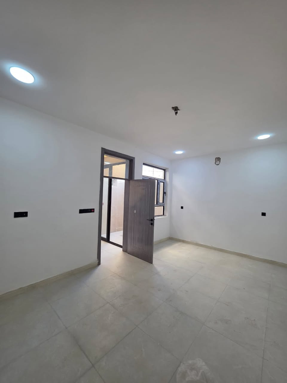 � الموقع: الدورة – البوعيثة – مجمع العيثاوي 

🏡 بيت سكني مميز
📐 المساحة: 100 متر
🔹 طابق ونص
🛏️ غرفتين نوم
🛋️ صالة
👩‍🍳 مطبخ
🚿 خدمات كاملة

💰 سعر مناسب
📞 للاستفسار:***********
