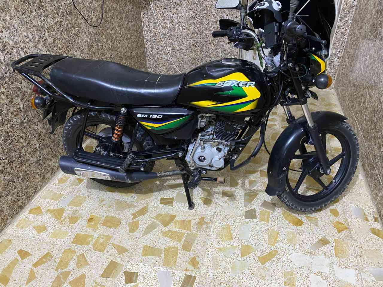 السلام عليكم من رخصه الادمن دراجه بوكسر 2022 شهر 11 كلاسيك دراجه صبانه ممدود على مكينتهه جيب فيتر وتعال دراجه مفوله زخير من لله مرقمه بأسم شركه بس تروح تحوله بأسمك دراجه عيبهه الوحيد عقجه بالتانكي مثل مموضح بالصوره مكفوله من مكينه وگشره وشاصي رايده مليونين و500
***********
