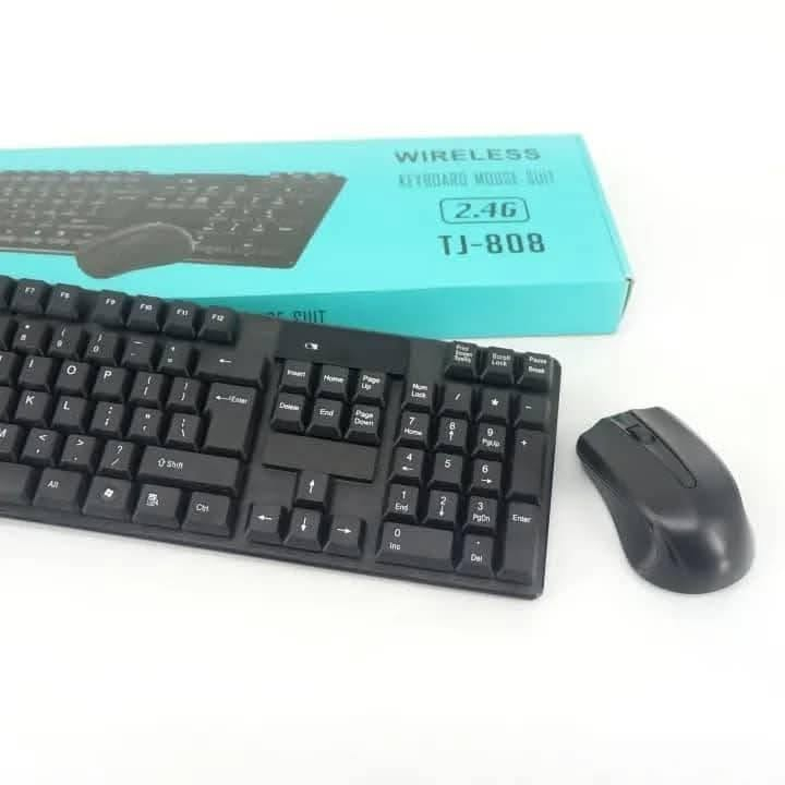 المنتج لوحة مفاتيح وفأرة لاسلكية (Wireless Keyboard Mouse Suit) من طراز TJ-808.

السعر فقط: 
5,000 ريال يمني 
35 ريال سعودي 

المواصفات:

1. تقنية الاتصال: تعمل بتردد 2.4 جيجاهرتز، مما يضمن اتصالاً مستقرًا وسريعًا.

2. لوحة المفاتيح:

تصميم عملي ومريح.

تحتوي على أزرار كاملة (Full-size Keyboard).

مصممة لتناسب الاستخدام المكتبي أو المنزلي.

3. الفأرة:

تصميم مريح لليد.

تعمل لاسلكيًا مع لوحة المفاتيح بنفس جهاز الاستقبال.

4. نظام التشغيل المدعوم: متوافق مع معظم أنظمة التشغيل مثل Windows وMac.

5. نطاق الاتصال اللاسلكي: غالبًا يصل إلى حوالي 10 أمتار (يجب التأكد من الكتيب المرفق).

هذا المنتج مناسب للأشخاص الذين يبحثون عن حل مريح بدون أسلاك لفأرة ولوحة مفاتيح.
العنوان 
صنعاء..
يتوفر لدينا خدمات توصيل لداخل العاصمة صنعاء ولجميع المحافظات اليمنية


**إذا كنت صاحب هذا الإعلان وتريد حذفه لأي سبب، رجاءا أرسل رسالة إلى الدعم الفني**