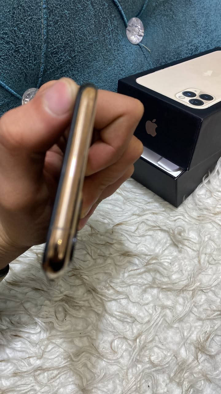 السلام عليكم 
للبيع ايفون 11 برو ماكس شرق اوسط
ذاكرة 256 وبطارية 92 بلادية لان الجهاز جان مضموم لا مبدل ولا معلاية فقط مبدل شاشة فقط 
الفيس ايدي شغال طبيعي كلشي مابي 
مكاني بغداد جميلة 
رقم: ***********
