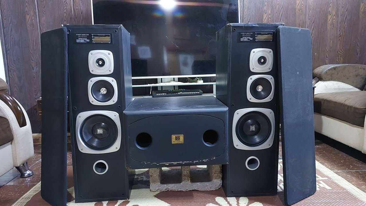 سيت سماعات ومضخم اوربي المنشأ ماركةBSS
BestSoundSystems
250 watts Program
عبارة عن 3قطع .. قطعتين سماعات تريبل وقطعة مضخم صوت بيزز
السستم نظيف كلش وع الفحص مداخل اي تصليح السماعات والمضخم جديدات كاش يرهم لجميع الصالات الكبيرة او الجوامع والحسينيات نقاوة صوت جميلة جدا 
للاستفسار اكثر التواصل ع ااصفحه او الاتصال على الرقم ***********
واتساب .. علمآ مكاني بغداد /بغداد الجديدة
