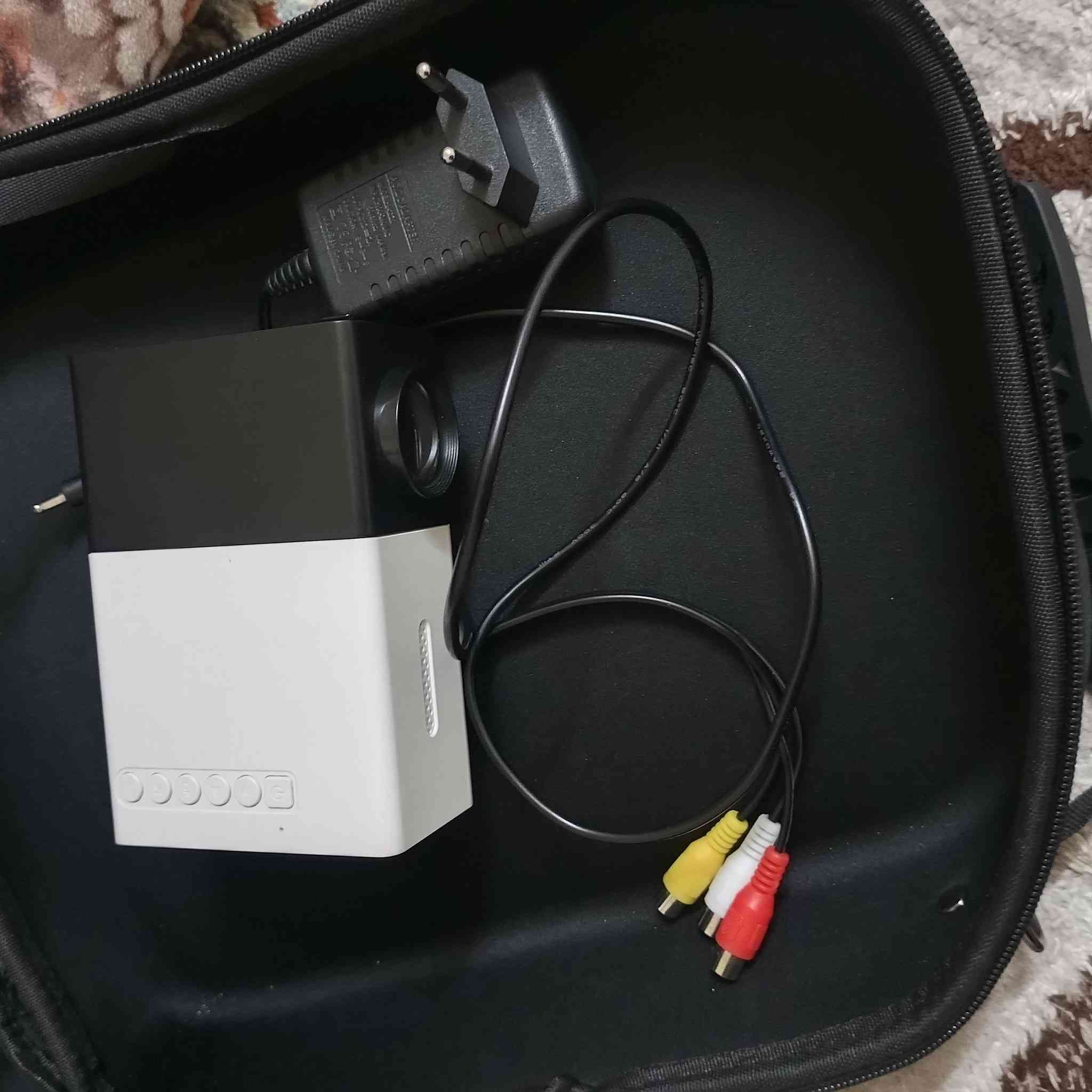 سلام عليكم داتا شو للبيع عارض وسائط للاندرويد والايفون السعر 80 الف وبيها مجال اذ تريد تشتري اتصل ع رقم ***********
