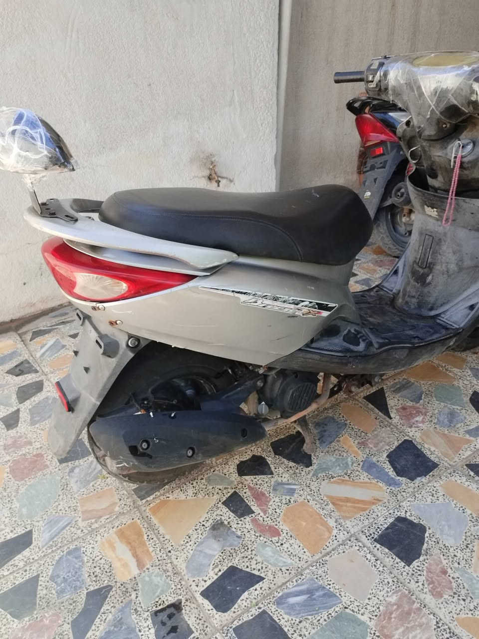 سلام عليكم بريز  للبيع كامله شغاله سلف وهندر كله شغالات مكينه بلاديه كهربايات كلها شغاله قفل ستيرن   عنواني بغداد حريه رقمي ***********
