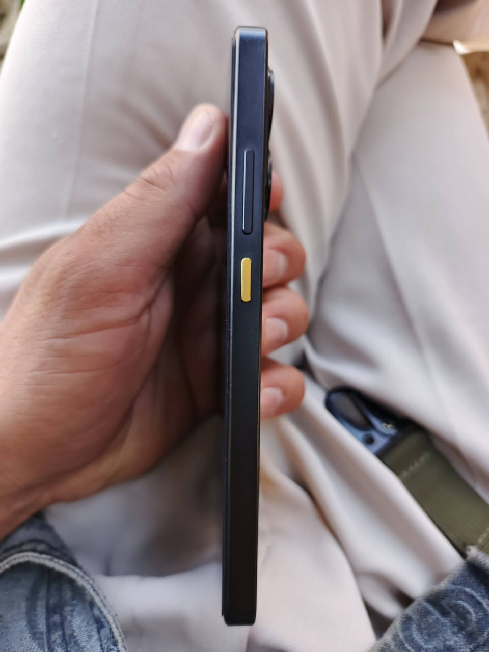 سلام عليكم بوكو X7pro
ذاكرة 512 عشوائيه 16 معروفه مواصفاته 
مكاني بغداد سعرة 350 وبي مجال قليل 
***********
