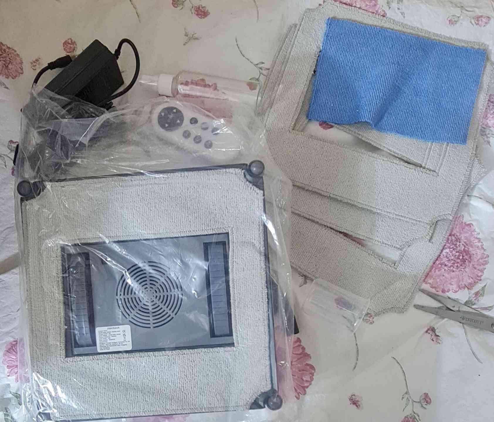 هذا المنتج هو روبوت ذكي لتنظيف النوافذ (Window Cleaning Robot) يعتمد على تقنية Smart AI-5.0. صُمم هذا الجهاز لتقديم تجربة تنظيف آلية فعالة للزجاج والأسطح المسطحة، مما يوفر الوقت والجهد في المهام المنزلية. 
أبرز مواصفات ومميزات المنتج
بناءً على المعلومات المتاحة حول هذا الطراز والأجهزة المشابهة له:
تقنية الرش الذكي: يتميز بزيادة كفاءة الرش بنسبة +20%، مما يضمن تنظيفاً أعمق دون ترك آثار.
قوة شفط عالية: تصل في بعض الموديلات المشابهة إلى 3000 باسكال أو أكثر، مما يضمن ثبات الروبوت بأمان على الزجاج أثناء العمل.
نظام ملاحة ذكي: يستخدم تقنيات متطورة (مثل تقنية AI-5.0) لرسم خريطة للنافذة وضمان تنظيف الزوايا والحواف بدقة.
الأمان: مزود بحساسات لتجنب الاصطدام، وفي كثير من الأحيان يحتوي على بطارية احتياطية (UPS) لضمان بقائه ملتصقاً بالنافذة لمدة تصل إلى 30 دقيقة في حال انقطاع التيار الكهربائي المفاجئ.
التحكم: يمكن تشغيله والتحكم به عادةً عبر جهاز تحكم عن بعد أو تطبيقات الهاتف الذكي. 
معلومات إضافية
الاستخدامات: مثالي لتنظيف النوافذ العالية، والواجهات الزجاجية، ونوافذ الحمام، وحتى الأسطح الرخامية المسطحة.
الضوضاء: يعمل بمستوى ضجيج منخفض نسبياً (أقل من 55 ديسيبل في بعض الموديلات). بغداد, العراق


**إذا كنت صاحب هذا الإعلان وتريد حذفه لأي سبب، رجاءا أرسل رسالة إلى الدعم الفني**