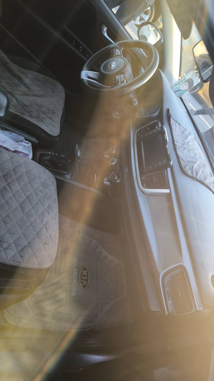 السلام عليكم كيه ريو وارد امريكي موديل 2019 حره بصره رقم جديد بسمي حادث كلش حلو خلفي بس الحوض ماواصل وبالعراق صار عندي بيه تبديل بنيد وبارد خفيف باب السايق والمدكر الخلفي بي شوي صبغ كد جف *********** والسعر100 وبيه مجال
