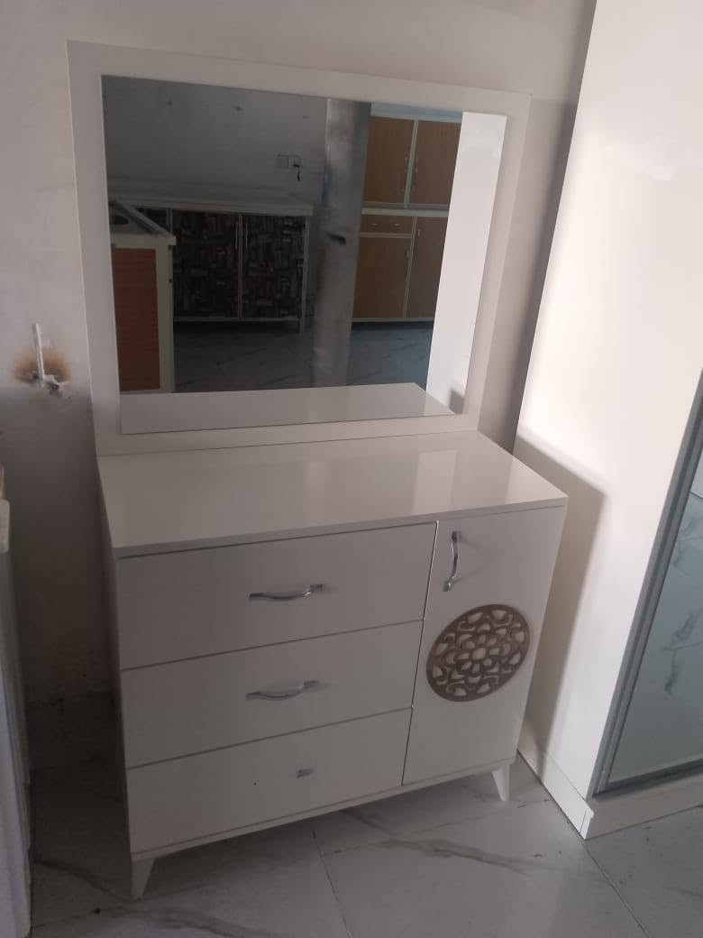 للبيع غرفه نوم شرط النظافه سعره 350 للاستفسار اتصل ***********
