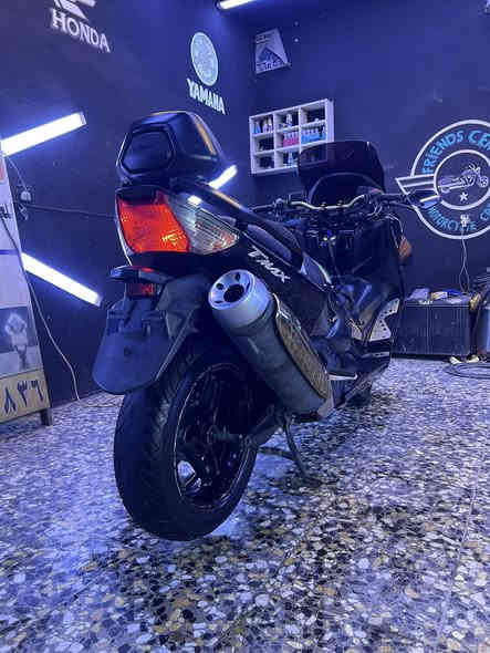 السلام عليكم 
TMAX2011
دراجه مكفوله من نضوح وتبخير وصوت ماعدا  شخوط قليله بلكفر
مكاني بغداد  حي اور الشعب 
رقمي ***********
