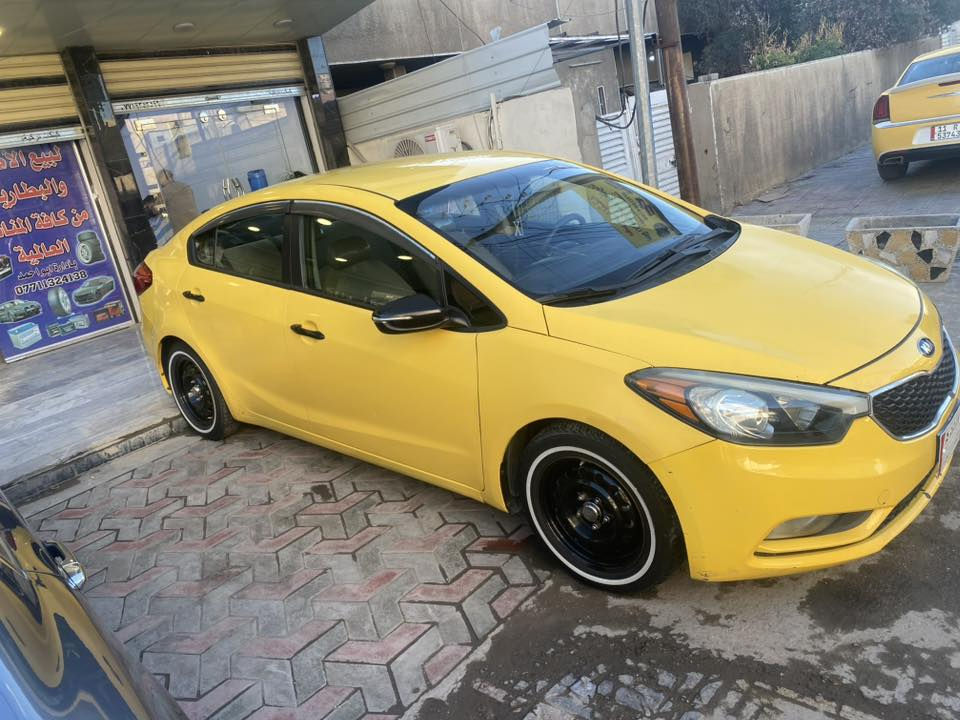 السلام عليكم فوتي مديل 16
محرك 1800دوش 

السيارة اي نقص مابيها كير محرك مكفولات تبريد شغال 

للاستفسار ***********

السعر 113
