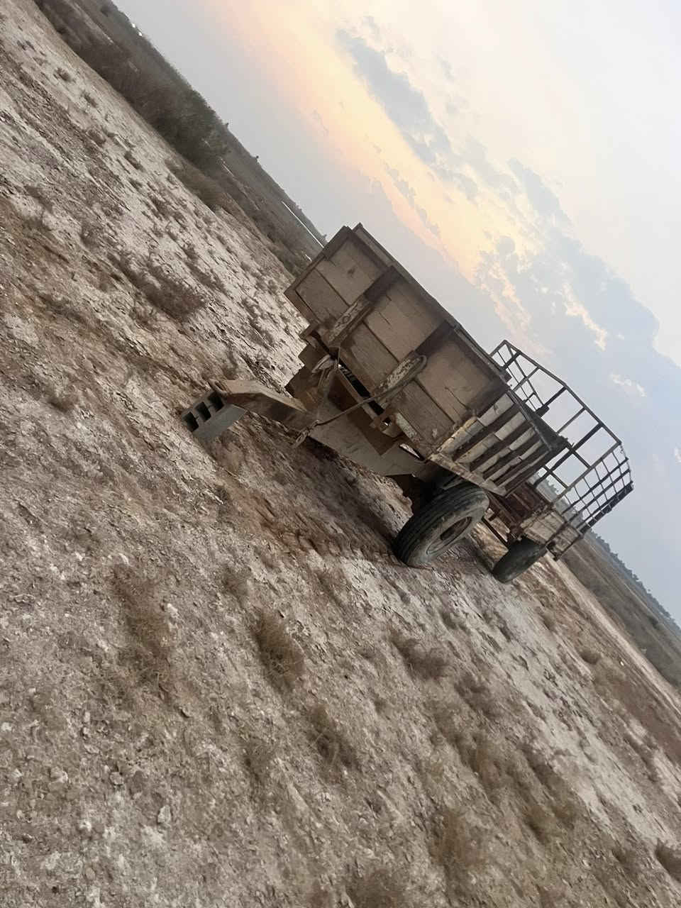 السلام عليكم عنتر 80 للبيع محرك كير اكسل هودروليك كله مكفول مع كير وأكسل وهودروليك احتياط مع عربانه قلاب مع عربانه شاصي مع رقم وسنويه السعر 7500وبيها مجال 
للاتصال ***********
