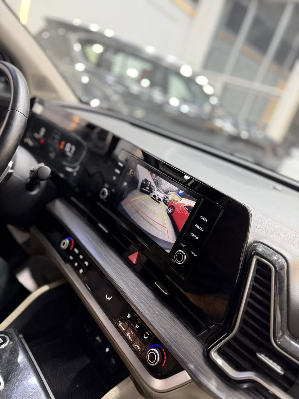 كيا سبورتج 2023 
ماشية 66 الف كيلو 
كراسي كهرباء
كشنات تدفئة
ستيرن تدفئة 
كامرة خلفية
حساس امامي خلفي 
بدون صبغ بدون بارد بيهة فقط ركن الدعامية الخلفية 
مكان السيارة بغداد الكاظمية جكوك 
السعر  20,500 وبيهة مجال بسيط 🔥🔥
***********
