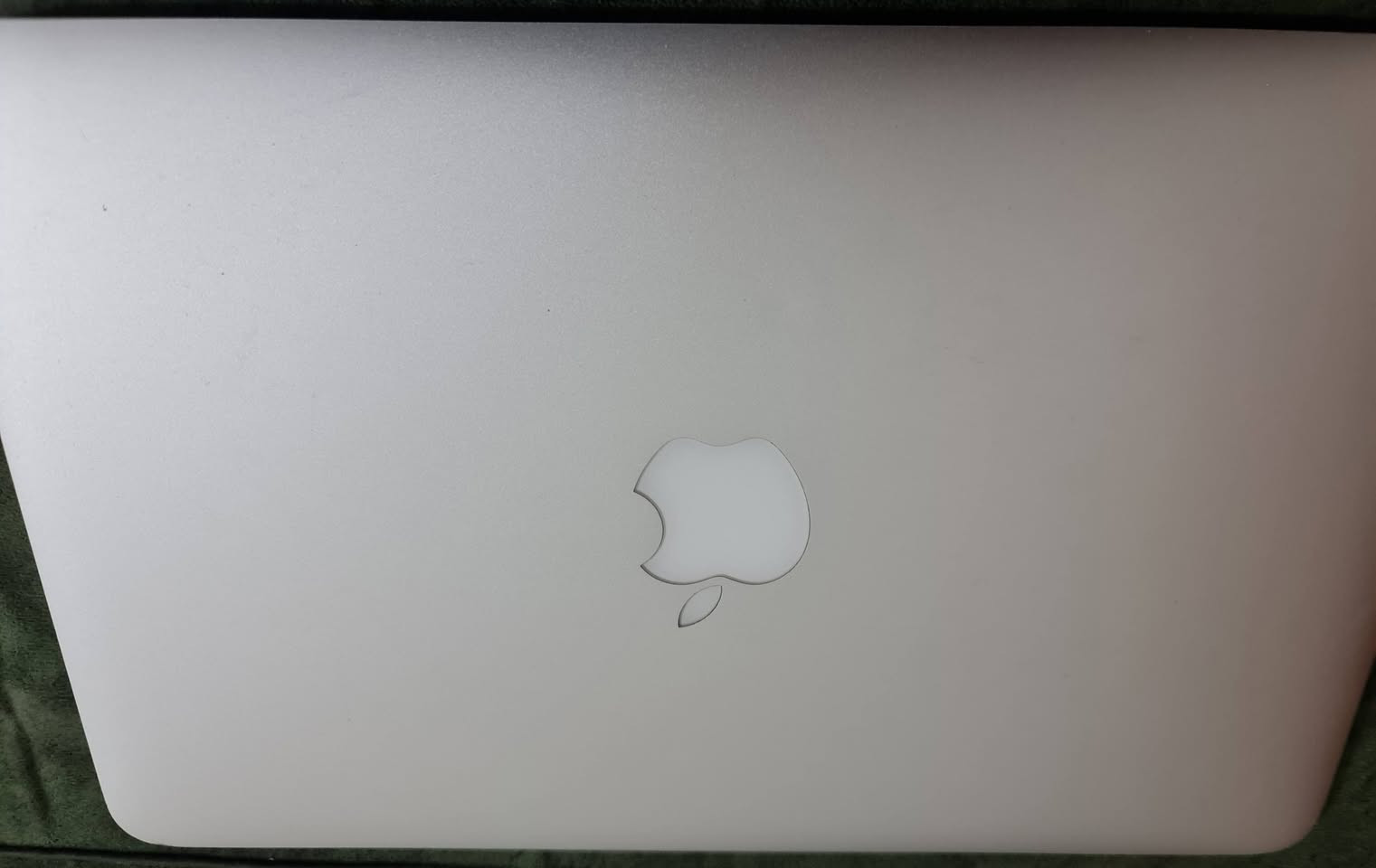 حاسبه أبل للبيع أو للمراوس بتليفون او ايباد 
الحاسبه نضيفه وخير من الله للستفسار الاتصال على الرقم *********** المكان ديالى بعقوبه
