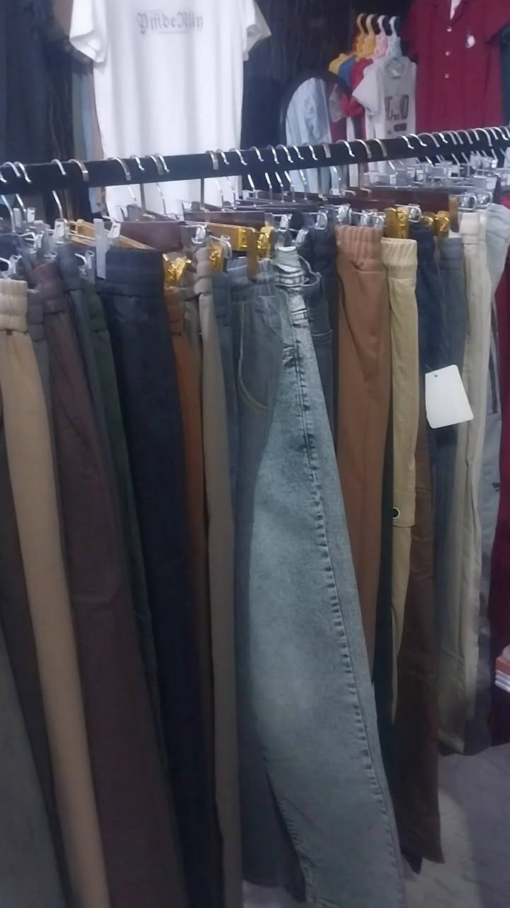 محل ملابس للبيع رجالي ولادي المكان العزيزيه الشارع العام بسعر مناسب ***********
