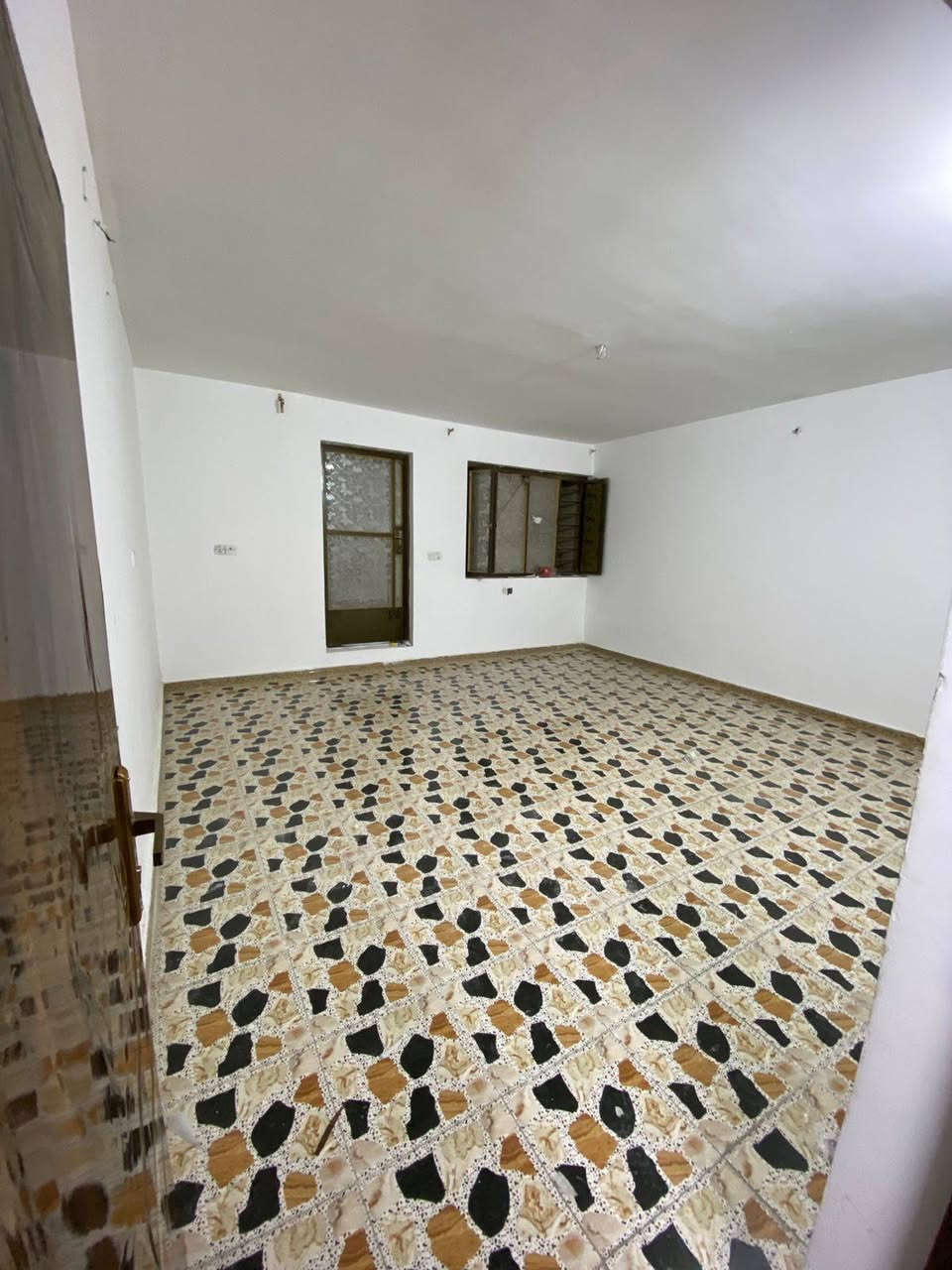 🏠 بيت مرمم جديد  للإيجار حي الجهاد  الأمانة قرب جامع مديحة الجنابي يحتوي على 3 نوم وصاله ومدخلين بيت 

المساحة 110متر. طابقين مدخلين  
 
الطابق الأرضي: غرفه نوم  صالة، مطبخ،، صحيات٢، منور، طرمة

الطابق الثاني غرفتين،  اكبار حولي، صحيات، بيتونة، سطحين
ايضا يوجد في البيت سخان ماطور مي خلاطات مغاسل وسنك كله جديد  
***********  يوجد واتساب
