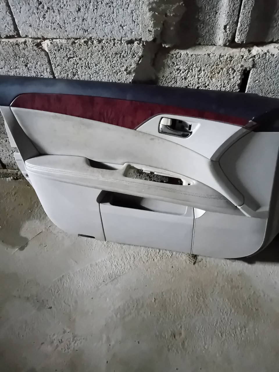 مصبوغات؟ 
ابواب افلون ابيض صدفي يرهم من 2005 الى 2012 امامي خلفي صفحت السايق جاملغ امامي نفس الصفحه +بطانت باب الابواب كامله جام ويدات وقفاله وترايش 
بغداد ***********
