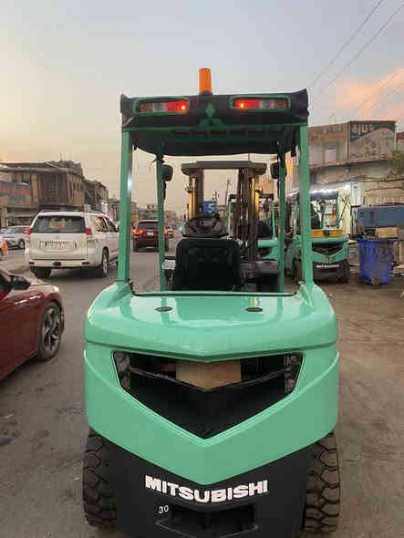 سلام عليكم اللبيع رافعه مسبوشي 3 
3 حركات مديل 2011 منفيس كاتي 
دخول جديد مشتغله فقط بل خارج 
شي قليل مكان بغداد باب الشيخ ***********
