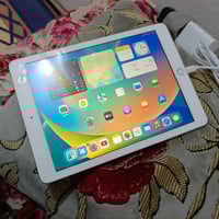 آيباد ٥ • ١٢٨ • حساب مفعل