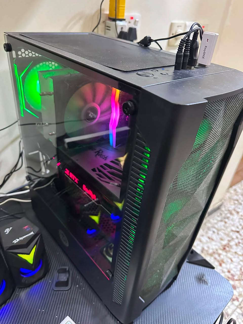 تجميعة شكاكية rtx 3070 tiماركة game rock نسخة الكرستال نسخة خاصة 3fan
I5 12400المعالج 
H610 مذربورد
بورسبلاي 850
Hard ssd 256
Hard disk 1000
Ram 16 
Kace rgp
شباب التجميعة مابيها اي مشكلة وشغالة وجاهزة ع اخر حبة 
والكارت معروف باللعاب 2k وفوك
السعر مليون و١٠٠ 
مكاني الاعضمية سبع ابكار 
***********
