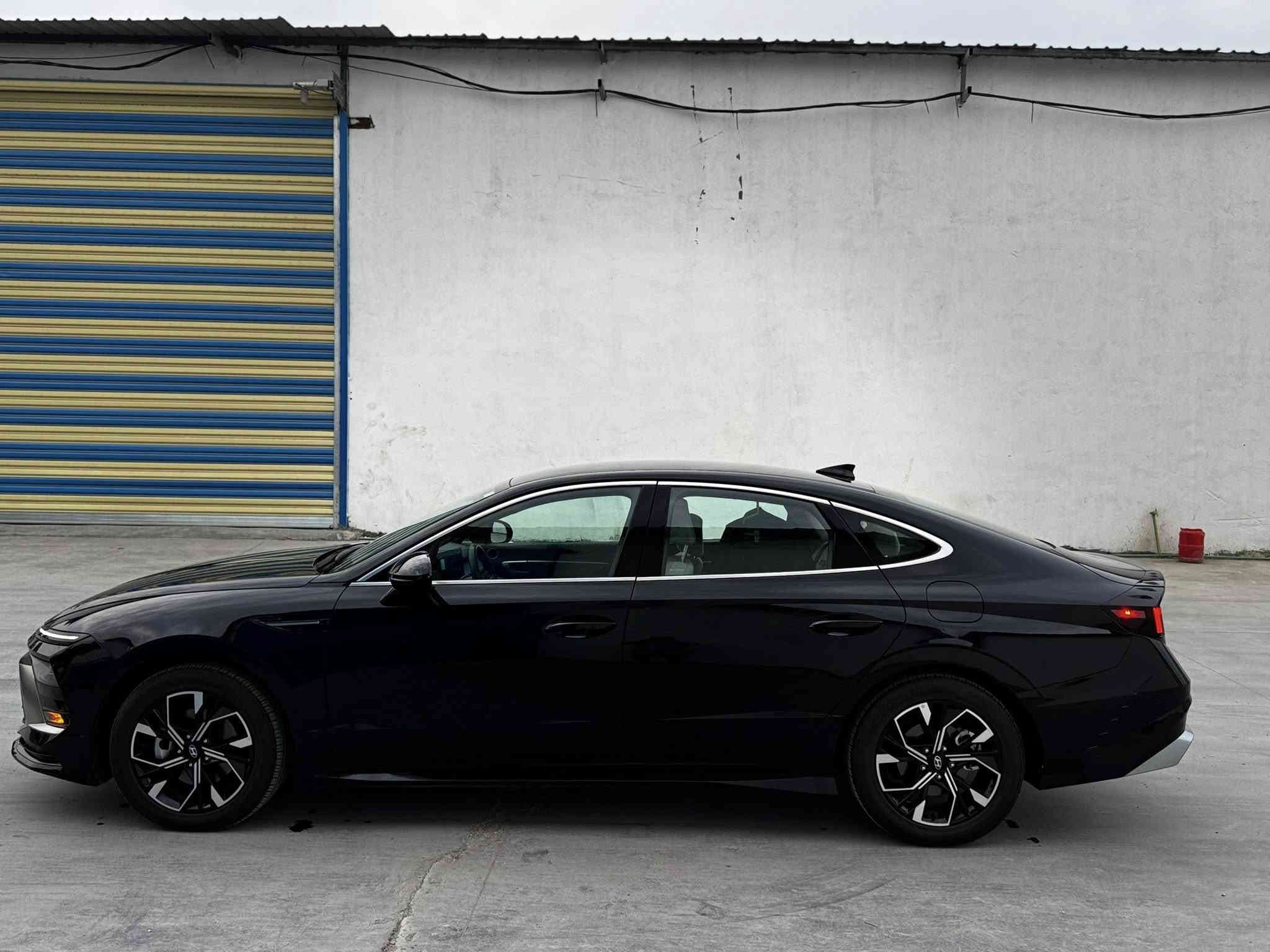 سوناتا 2024 كلين كلين كفاله عامه
بوضع الزيرو
اللون اسود
مواصفات فول عدا البنوراما
شاشه 
كامره
لايت عدسات
بصمه
رادار امامي
رادار خلفي
رادار جانبي
لد امامي خلفي
ويل كب
توقف ذاتي 
قياده ذاتيه
تنبيه خروج عن المسار
تحديد مسار 
فول تحكم ستيرن
كشن السائق كهرباء
تدفئه بالكشنات
تدفئه بالاستيرن 
داخل ابيض
شفتات 
كير تعليك
تبريد بيانو لمس
ترحيب عند الاقتراب
صندوق ذكي
تشغيل عن بعد
محرك 2500✈️
رقم الهاتف :- ***********
الموقع بغداد الكاظميه چكوك
السعر 205
رقم اربيل الدولي تحويل وكاله مضمون
