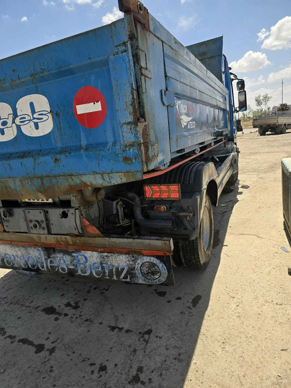 اتيكو قلاب للبيع موديل ٢٠٠٢ رقم جديد الاستفسار عل رقم ***********/عنون كركوك
