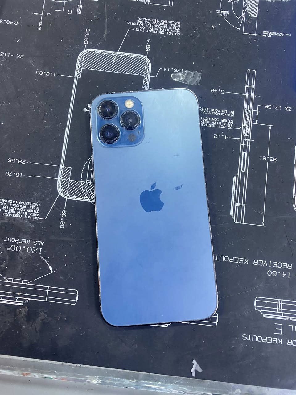 سلام عليكم
يفون 12برو ماكس
للبيع
ذكره 128
شاشه امبدله 
بطاريه100
سعر 220
وتساب ***********
