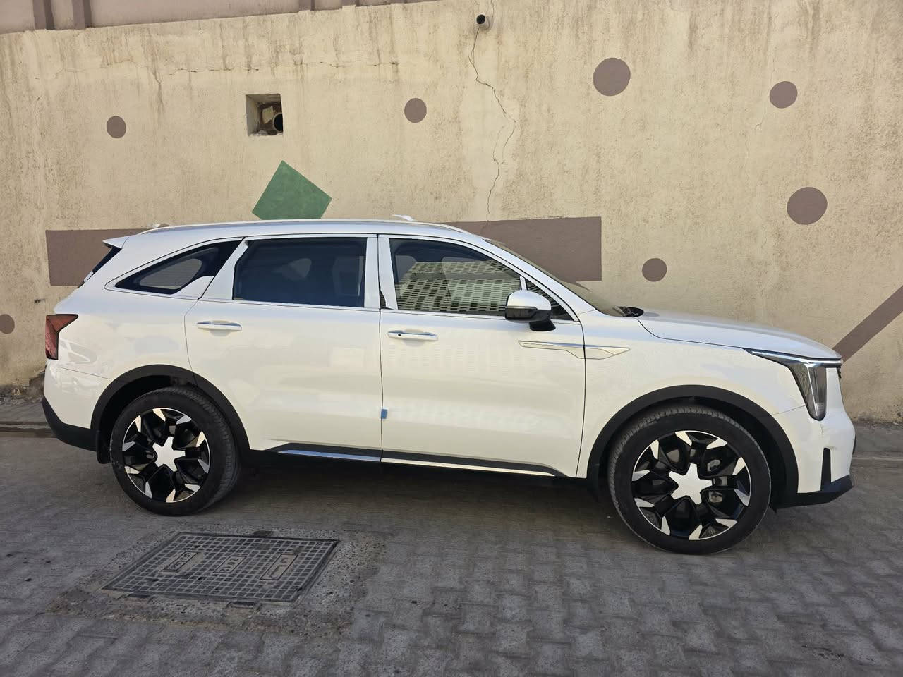 السلام عليكم
سورنتو 2025 كفاله عامه ماشيه 13الف ب 324ورقة 
رقم أربيل باسم شركة مهند 
مواصفات 
محرك 6سلندر 
كير ماوس 
جنطة كهرباء ذكية ام الحساس 
 كشنات كهرباء 
ويل 20
بصمة تشغيل 
بصمة ابواب 
ترحيب عند الاقتراب 
لد نهاري 
بك لايت LED 
مري قابلة للطي
حساس مطري 
حساسات أمامي خلفي 
هاند بريك بصمة 
مود درايف 
اتو هولد 
نظام نزول منحدرات 
شاشة ابل كار بلي 
اريل نفكيشن 
شاحن وايرلس 
بردات خلفية بلادي 
7راكب
***********
مكان السيارة النجف الاشرف
