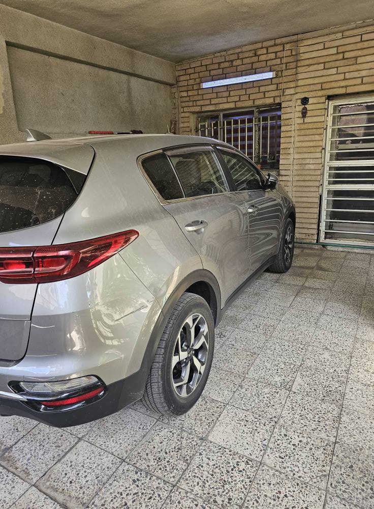 السلام عليكم كيا سبورتج موديل ٢٠٢٠ وارد امريكي لون سلفر ماشية ٩٢ الف كيلو حادثها فقط جاملغ صفحة السايق و مصبوغ فقط المواصفات مري شفط  كاميرا خلفية شاشة كرسي كهرباء رادار نقطة عمياء تحديد مسار سويجات عدد ٢ السعر ١٤٥$ وبيها مجال عنواني السيدية للاستفسار *********** بغداد, العراق
