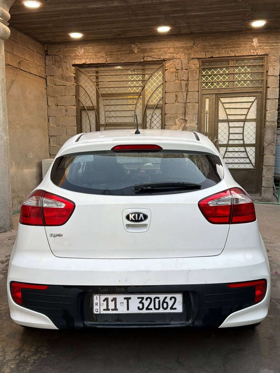 السلام عليكم 
كيا ريو ٢٠١٧ خليجي 
محرك ١٦٠٠ دوش
السياره كفاله عامه من الصبغ ، محرك ، كير تبريد  
رقم الدولي الجديد
ماشيه ٧٧ الف 
السعر : ٩٥ ورقه وبيها مجال بسيط العنوان بغداد المدائن 
للاتصال : ***********
