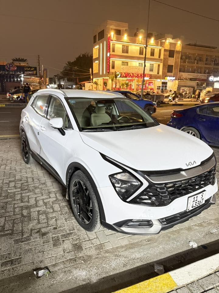 سبورتج 2023 خليجي
ماشية 60 الف كيلومتر
بيهة قطعتين بارد بلباب و4 اصابع بلجاملغ الامامي 
بدون فتحة سقف كشنات مخمل
السعر 215 $
للتواصل ***********
