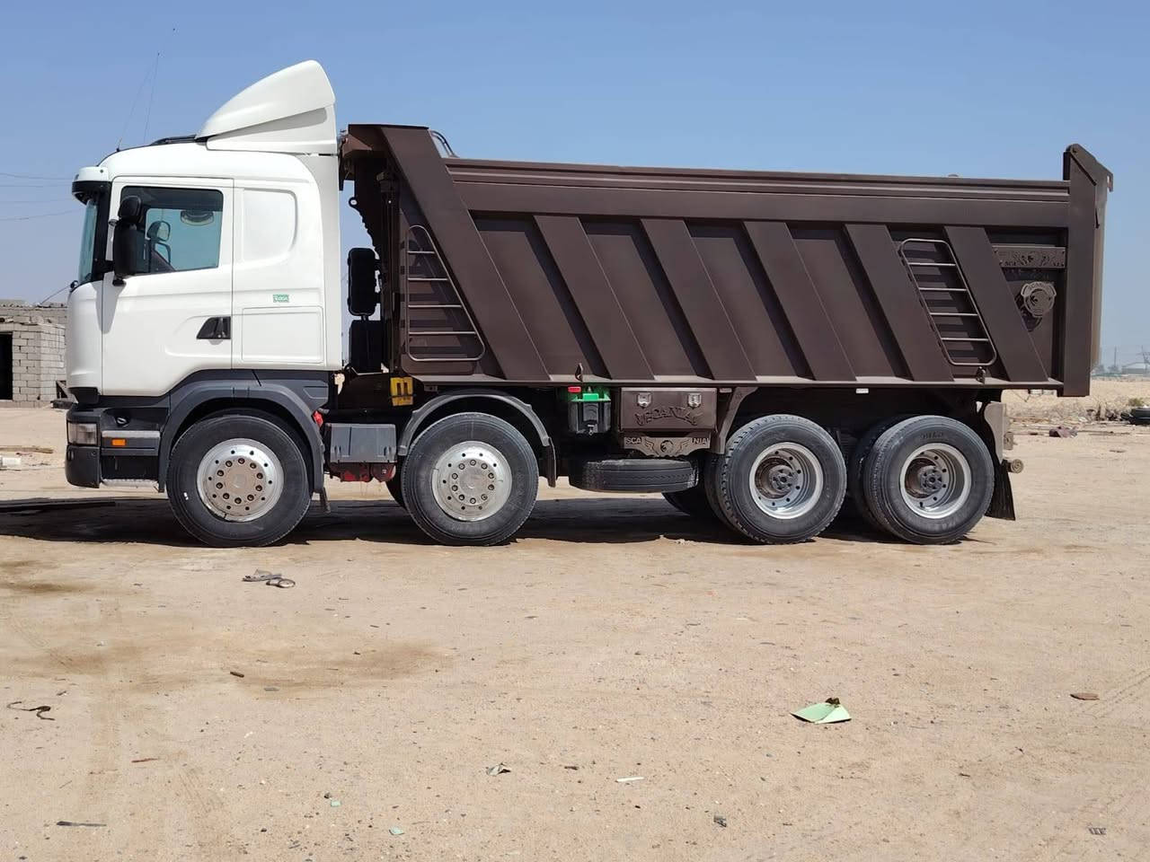 سلام عليكم سكانيه للبيع مديل 2009مكفوله مكينه ثمانيه لا تبخير ولا تنقيص تخم تاير مابيهه نغص كبل لشغل مكان السياره البصره الزبير ***********
اذا مراوس بسكس حديثه عادي
