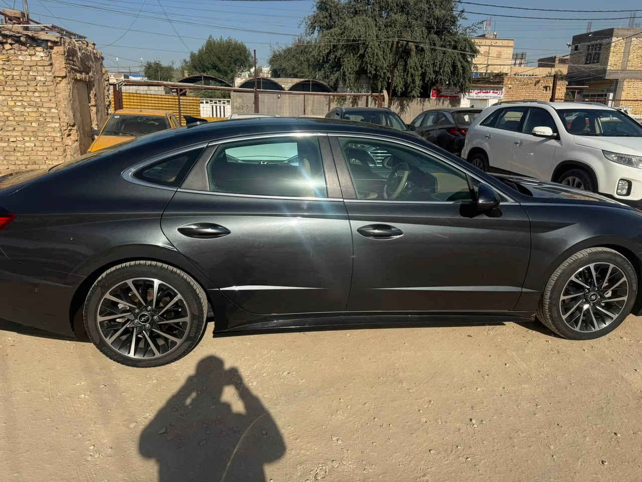 السلام عليكم 
سوناتا 2023 limited فول فول للاخير 
محرك : 1.6t تيربو اقتصادي واعتمادي
گير : 8سرعات DTC دبل كلج
ماشية ٤٨ الف كيلومتر وقابل للزيادة
الضرر قبق جنطة فقط ومبدل نفس لون اصلي بدون دواخل بدون ايرباك راسلني ارسلك تفاصيل
السيارة بدون اي نقوصات بدون مصرف جاهزة من كل النواحي وبدون اي مشاكل
مواصفات السيارة :
-لايت ليد وعدسات ٤ خاص بفئة الـ limited
-داخل مشمشي ومطعم باسود لون مميز 
-مقاعد كهرباء وميموري
-كراسي الامامية كهرباء
-مقاعد تدفئة وتبريد
مقاعد جلد نابا طبيعي- 
-تدفئة ستيرن 
-شفتات بالستيرن
-بانوراما 
-اضائة داخلية 64 لون متغير 
-شاشة ترفيهية كبيرة وازرار لمس
-عدادات شاشة الكتروني
-اربع وضعيات قيادة( sport-smart-normal-custom )
-شاحن وايرليس
-اوتو هولد 
-كامرات 360 درجة محيطية
-كامرات مع الاشارة 
-رادار جانبي ورادار خلفي ورادار امامي ومحافظة على المسار
-مثبت سرعة متفاعل
-داتا شو 
-تبريد قطعتين 
-شاشة تبريد وازرار خاصة للتحكم بالتبريد
-تشغيل عن بعد وتحريك السيارة عن طريق الريمونت 
-ويل حجم 18 سبورت
-نظام صوتي Bose محيطي 16سماعة
-اوتو هولد
-تنبيه تصادم
-فتح صندوق الجنطة تلقائي عندة الاقتراب 
-اوتو بارك
وهواي مواصفات بعد معروفة الاعلى فئة بالسوناتا 
السيارة مرقمة معوقين قادسية وكالة عامة
سعر السيارة ١٧٣وبيها مجال بسيط 
للتواصل خاص او على الرقم ***********
