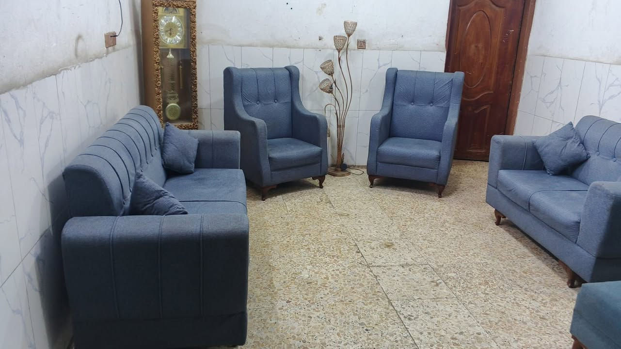 تخم 7 مقعد نظافه 98%
  سعره 230 وبي مجال مكان
 البياع يوجد توصيل بكروه ب واتساب
 ***********
