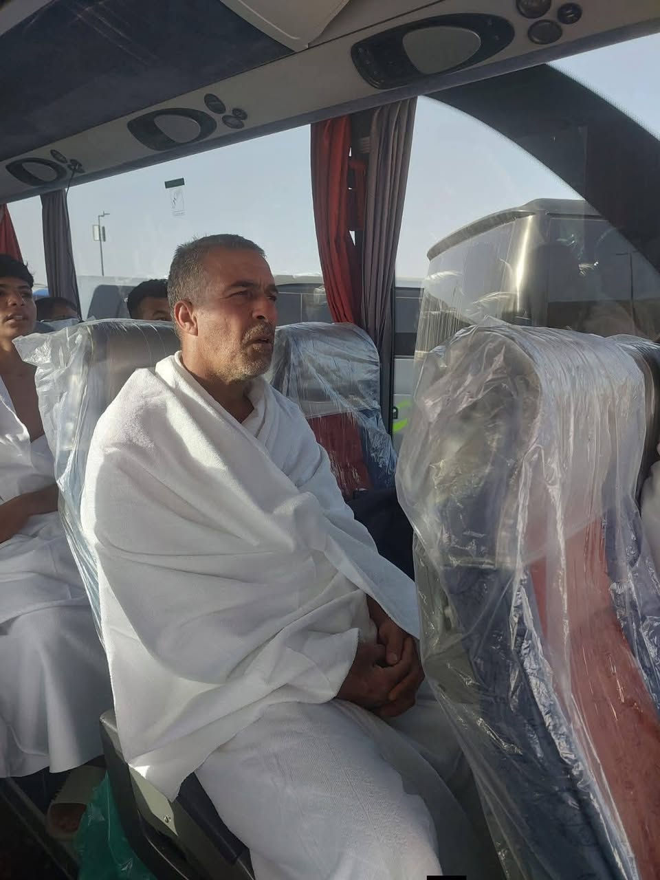 عقد نية العمرة المفردة لمعتمرين
شركة السلام والشام للحج والعمرة من ميقات ذي الحليفة 
في المدينة المنورة نسأل الله ان يتقبل منهم 
مستمرين باستلام الجوازات
 لرحلة اوائل واواخر وشهر كامل ل رمضان للبر والطيران 
الشيخ شهاب احمد ابو شام 
***********
***********
